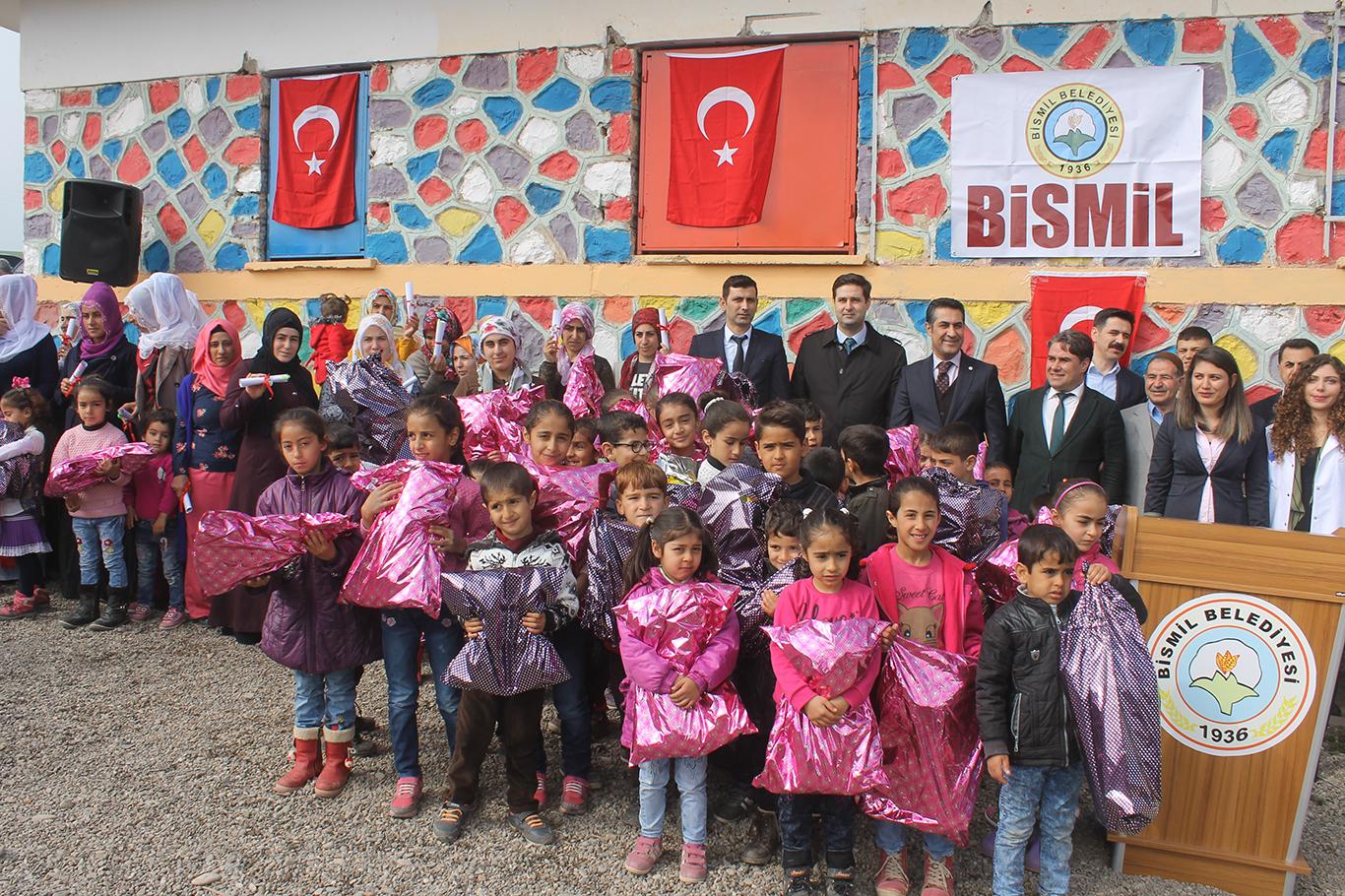 PKK'nin katlettiği öğretmenin köyünde okuma yazma seferberliği PKK'nin katlettiği öğretmenin köyünde okuma yazma seferberliği